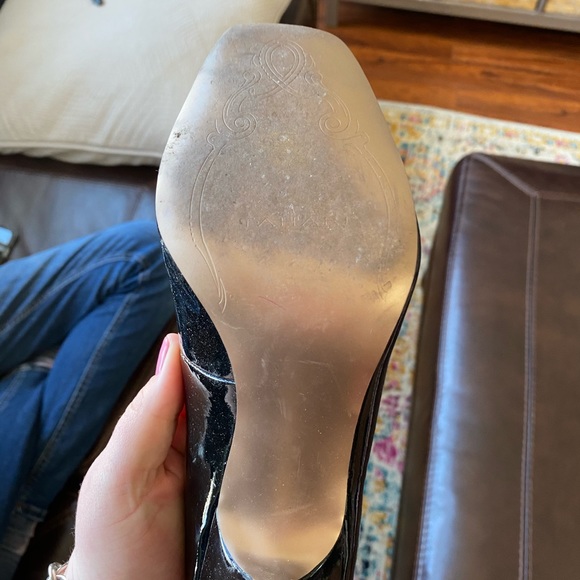 Tahari open toe heels - Picture 2 of 3